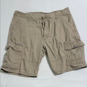 Men's Tan Wrangler Cargo Shorts